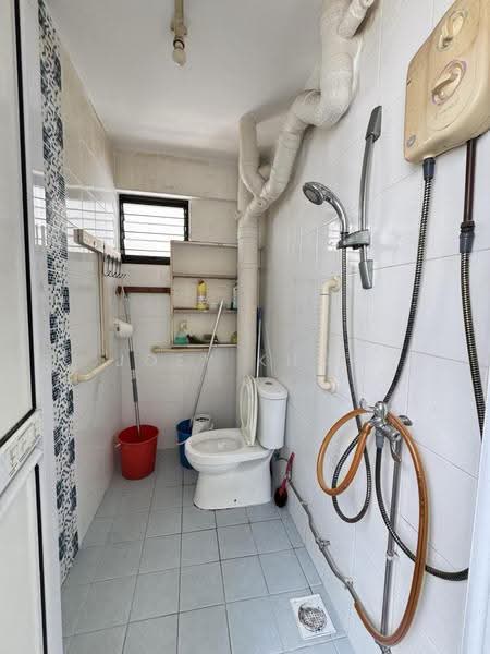 124 Bishan Street 12, 124 Bishan Street 12, Room Rental, 120 sqft, HDB Flat For Rent, by Joey Kuok, 500243850 - Bathroom - PropertyGuru.com.sg