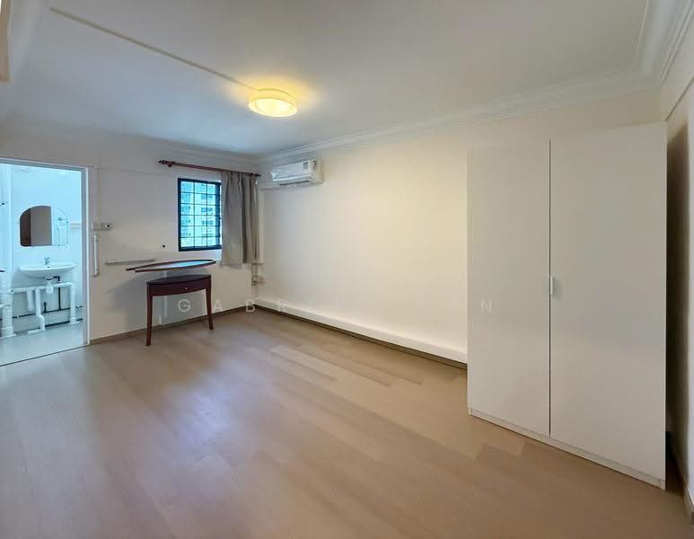 418 Bedok North Avenue 2, 418 Bedok North Avenue 2, 3 Bedrooms, 990 sqft, HDB Flat For Rent, by Gabriel Tan, 500243851 - Ensuite Master Bedroom - PropertyGuru.com.sg