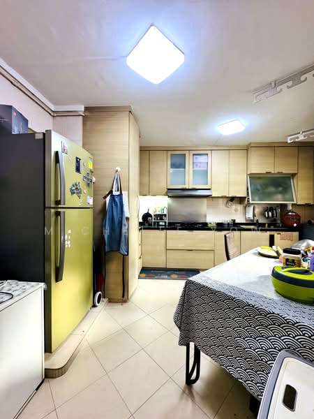 262A Compassvale Street, 262A Compassvale Street, 3 Bedrooms, 1,184 sqft, HDB Flat For Rent, by Michelle Yow, 500243854 - Kitchen - PropertyGuru.com.sg