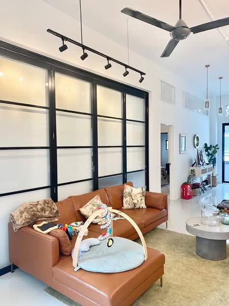 Stangee Place, Stangee Place, 2 Bedrooms, 1,077 sqft, Walk-up Apartment For Rent, by Rachel Koh, 500243856 - Living Room - PropertyGuru.com.sg