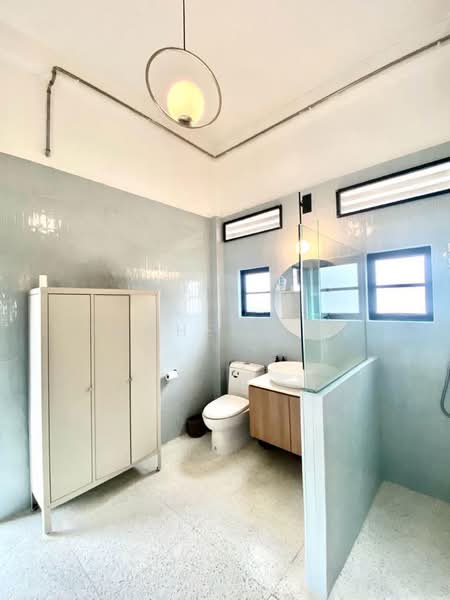 Stangee Place, Stangee Place, 2 Bedrooms, 1,077 sqft, Walk-up Apartment For Rent, by Rachel Koh, 500243856 - Bathroom - PropertyGuru.com.sg