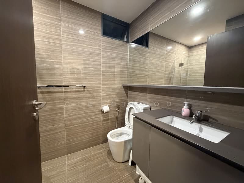 The Brownstone, 154 Canberra Drive, 3 Bedrooms, 958 sqft, Condominium For Rent, by George Poo, 500243869 - Bathroom - PropertyGuru.com.sg