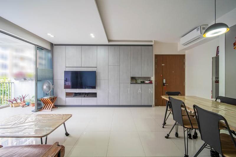 The Visionaire, 174 Canberra Drive, 3 Bedrooms, 980 sqft, Condominium For Sale, by Jenn Tan, 500243873 - Living Room - PropertyGuru.com.sg
