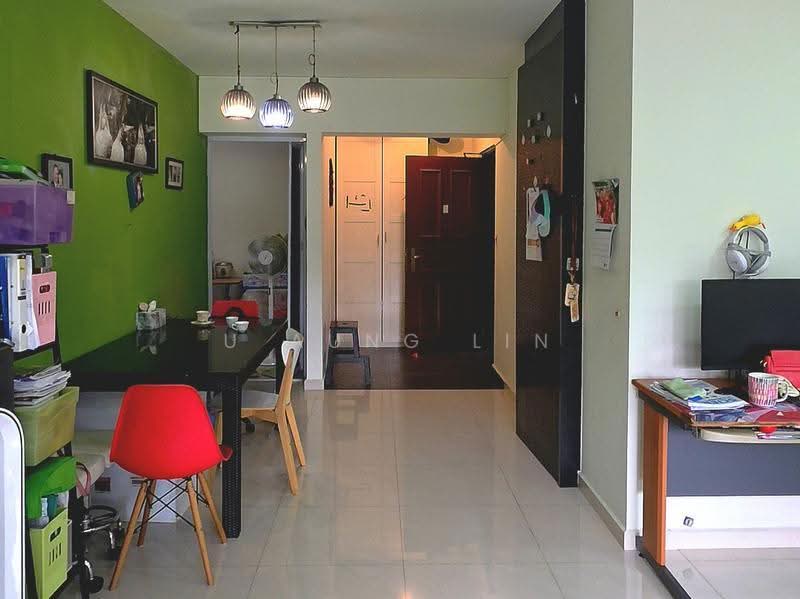 75B Redhill Road, 75B Redhill Road, 3 Bedrooms, 1,076 sqft, HDB Flat For Sale, by U Aung Lin, 500243876 - Dining Room - PropertyGuru.com.sg