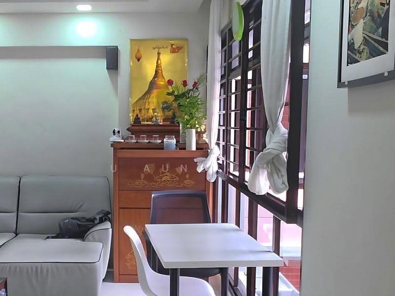 75B Redhill Road, 75B Redhill Road, 3 Bedrooms, 1,076 sqft, HDB Flat For Sale, by U Aung Lin, 500243876 - Living Room - PropertyGuru.com.sg