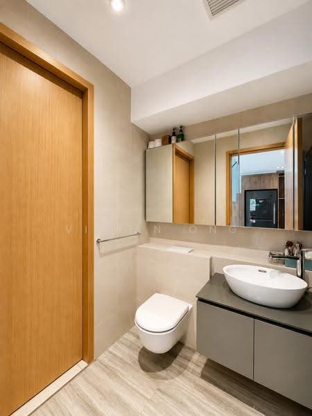 Pollen & Bleu, 15 Farrer Drive, 2 Bedrooms, 1,163 sqft, Condominium For Sale, by Vivian Ong, 500243888 - Junior Master Bathroom - PropertyGuru.com.sg