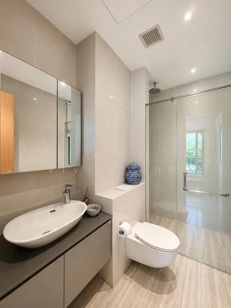 Pollen & Bleu, 15 Farrer Drive, 2 Bedrooms, 1,163 sqft, Condominium For Sale, by Vivian Ong, 500243888 - Master Bathroom - PropertyGuru.com.sg