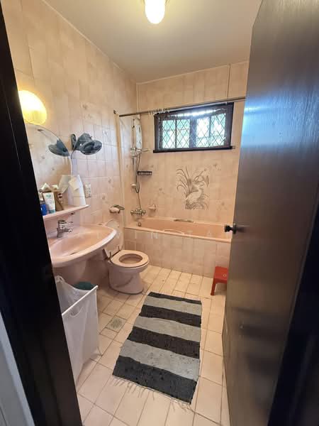 Bungalow for Sale in Branksome Area, Branksome/Wilkinson/Goodman, East Coast / Marine Parade, 6 Bedrooms, 3,000 sqft, Bungalow House For Sale, by Alvin Tan, 500243915 - Bathroom - PropertyGuru.com.sg