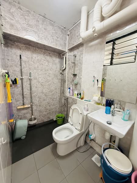 713 Tampines Street 71, 713 Tampines Street 71, Pasir Ris / Tampines, 3 Bedrooms, 1,076 sqft, HDB Flat For Sale, by Gilbert Tiew, 500243916 - Bathroom - PropertyGuru.com.sg