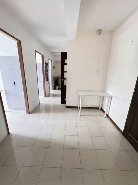 Lagoon View, 5000L Marine Parade Road, Room Rental, 100 sqft, Apartment For Rent, by BUNNY, 500243918 - Corridor - PropertyGuru.com.sg