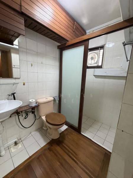 375 Hougang Street 31, 375 Hougang Street 31, 3 Bedrooms, 1,517 sqft, HDB Flat For Sale, by Michelle Kee, 500243919 - Bathroom - PropertyGuru.com.sg
