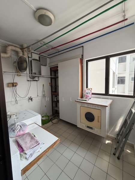 375 Hougang Street 31, 375 Hougang Street 31, 3 Bedrooms, 1,517 sqft, HDB Flat For Sale, by Michelle Kee, 500243919 - Service Balcony - PropertyGuru.com.sg