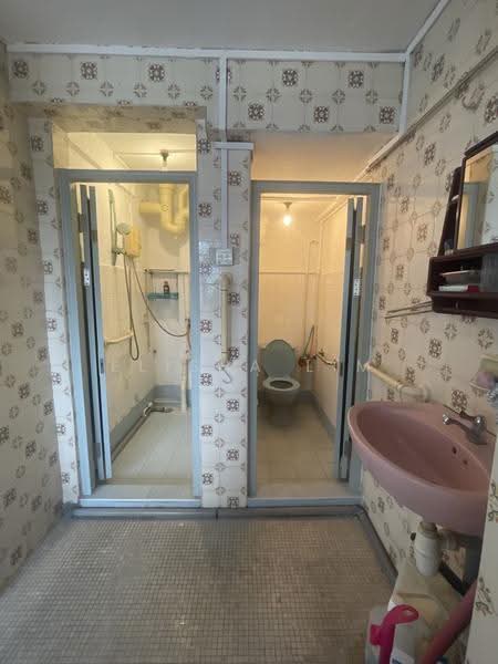 13 Holland Drive, 13 Holland Drive, Tanglin / Holland / Bukit Timah, 3 Bedrooms, 947 sqft, HDB Flat For Sale, by Elisha Lim, 500243928 - Bathroom - PropertyGuru.com.sg