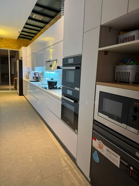 Kerong Walk, , 8 Bedrooms, 6,800 sqft, Corner Terrace For Sale, by Eric Yeo, 500243969 - Kitchen - PropertyGuru.com.sg