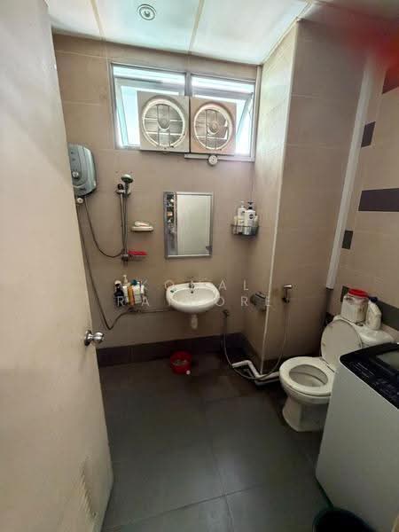 Ark @ Gambas, 7 Gambas Avenue, 1,724 sqft, Light Industrial (B1) For Sale, by Komal Rathore, 500244012 - Bathroom - CommercialGuru.com.sg