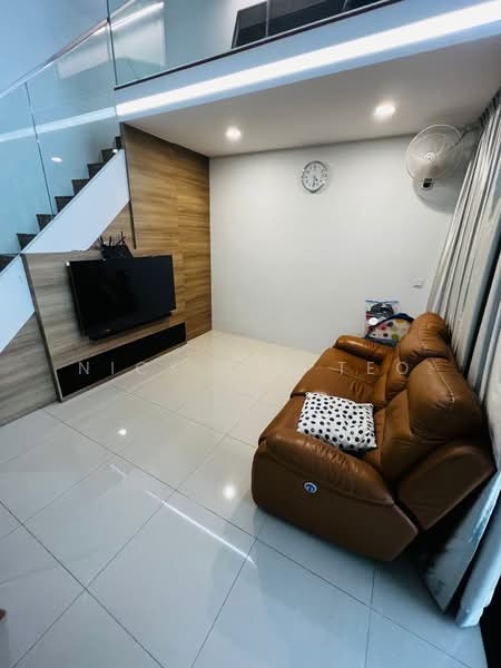 Near Nanhua Primary School! For Those Who Enjoy Outdoor Space!, 28A Jalan Lempeng, Buona Vista / West Coast / Clementi New Town, 2 Bedrooms, 1,336 sqft, Condominium For Sale, by Nick C.S Teo, 500244036 - Living Room - PropertyGuru.com.sg