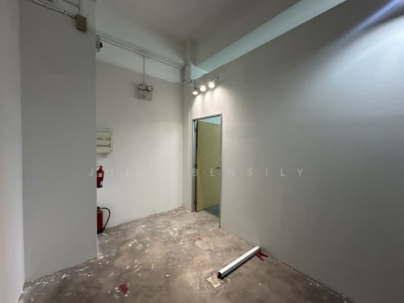 Primz Bizhub, 21 Woodlands Close singapore, 947 sqft, Light Industrial (B1) For Sale, by Julia Bensily, 500244042 - Entrance Foyer - CommercialGuru.com.sg