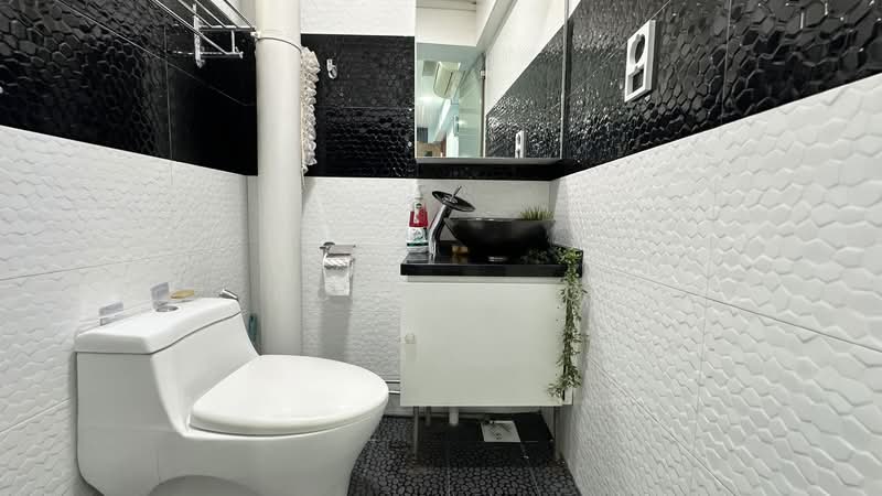 241 Jurong East Street 24, 241 Jurong East Street 24, 2 Bedrooms, 732 sqft, HDB Flat For Sale, by KC Chong, 500244052 - PropertyGuru.com.sg