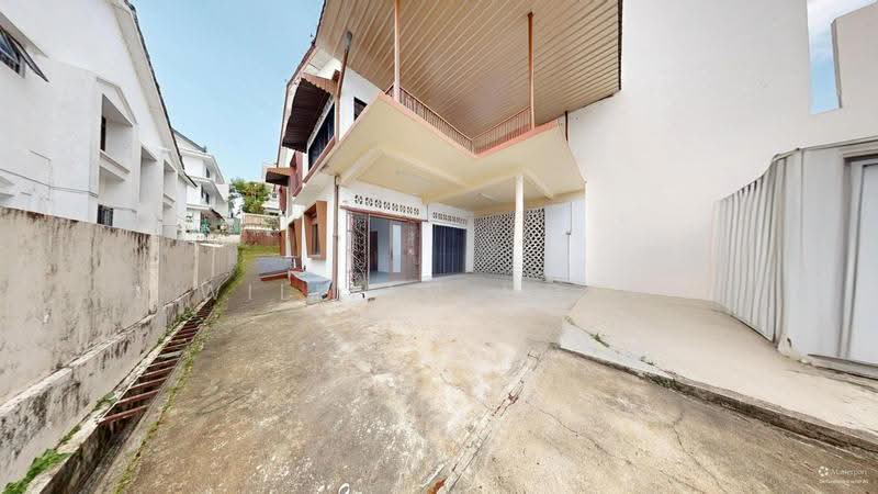 2-storey Original Charm Semi-D Near Serangoon MRT, Nex, Maris Stella & PLMGS, Freehold Semi-D Near Serangoon MRT, Nex & Maris Stella & PLMGS, Hougang / Punggol / Sengkang, 4 Bedrooms, 2,511 sqft, Semi-Detached House For Sale, by William Hong, 500244061 - Exterior - PropertyGuru.com.sg