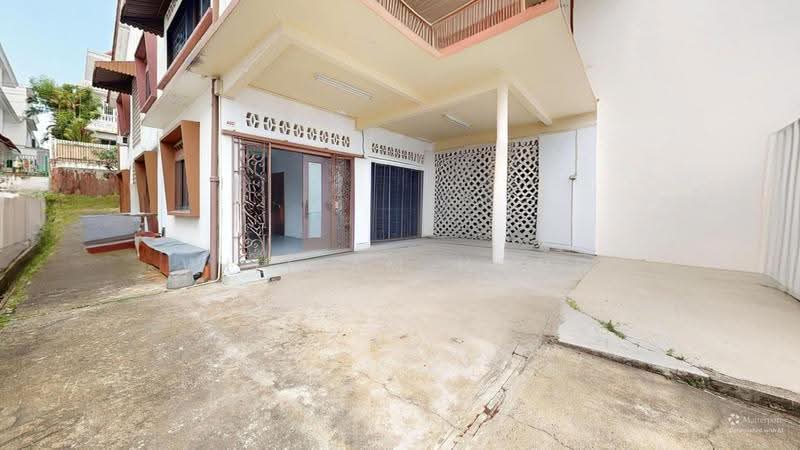 2-storey Original Charm Semi-D Near Serangoon MRT, Nex, Maris Stella & PLMGS, Freehold Semi-D Near Serangoon MRT, Nex & Maris Stella & PLMGS, Hougang / Punggol / Sengkang, 4 Bedrooms, 2,511 sqft, Semi-Detached House For Sale, by William Hong, 500244061 - Exterior - PropertyGuru.com.sg