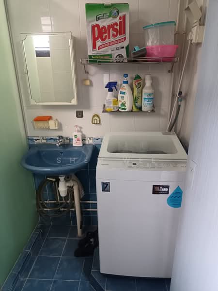 402 Jurong West Street 42, 402 Jurong West Street 42, Room Rental, 80 sqft, HDB Flat For Rent, by Shem Wee, 500244066 - Bathroom - PropertyGuru.com.sg
