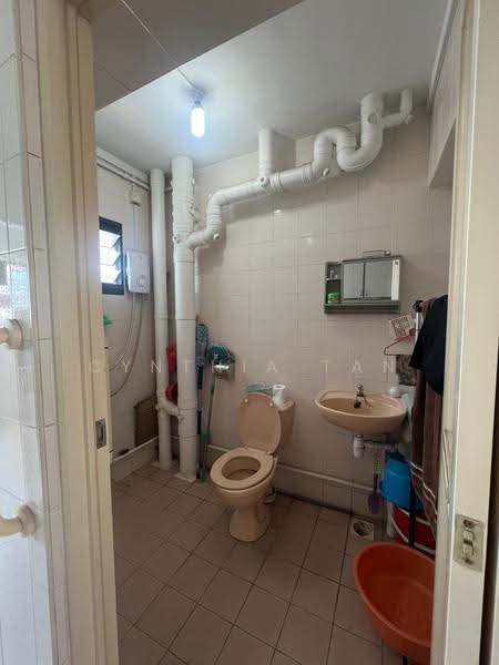 317 Sembawang Vista, 317 Sembawang Vista, Sembawang / Yishun, Room Rental, 100 sqft, HDB Flat For Rent, by Cynthia Tan, 500244086 - Bathroom - PropertyGuru.com.sg
