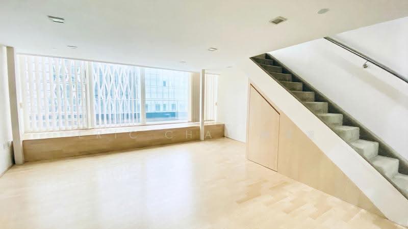 The Central, 12 Eu Tong Sen Street, Boat Quay / Raffles Place / Marina, 636 sqft, Office For Sale, by Eric Chan 陳鴻運, 500244090 - Living Room - CommercialGuru.com.sg
