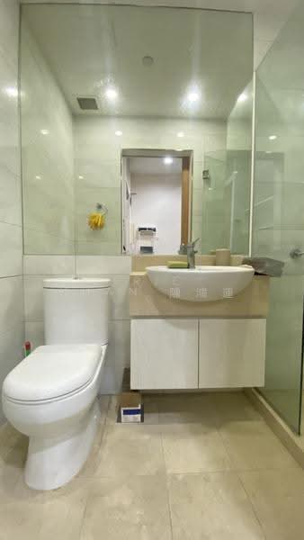 The Central, 12 Eu Tong Sen Street, Boat Quay / Raffles Place / Marina, 636 sqft, Office For Sale, by Eric Chan 陳鴻運, 500244090 - Bathroom - CommercialGuru.com.sg