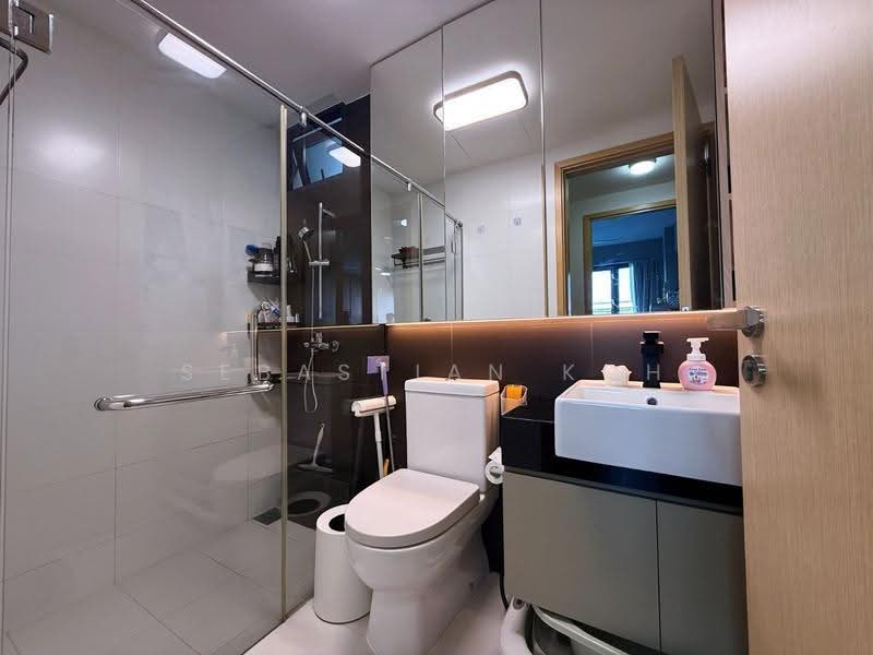 Esparina Residences, 121 Compassvale Bow, Hougang / Punggol / Sengkang, 2 Bedrooms, 829 sqft, Condominium For Sale, by Sebastian Koh, 500244107 - Bathroom - PropertyGuru.com.sg