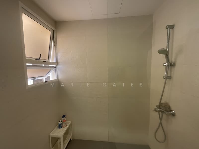 Villa Marina, 21 Jalan Sempadan, East Coast / Marine Parade, 5 Bedrooms, 2,024 sqft, Condominium For Sale, by Marie Gates, 500244110 - Bathroom - PropertyGuru.com.sg