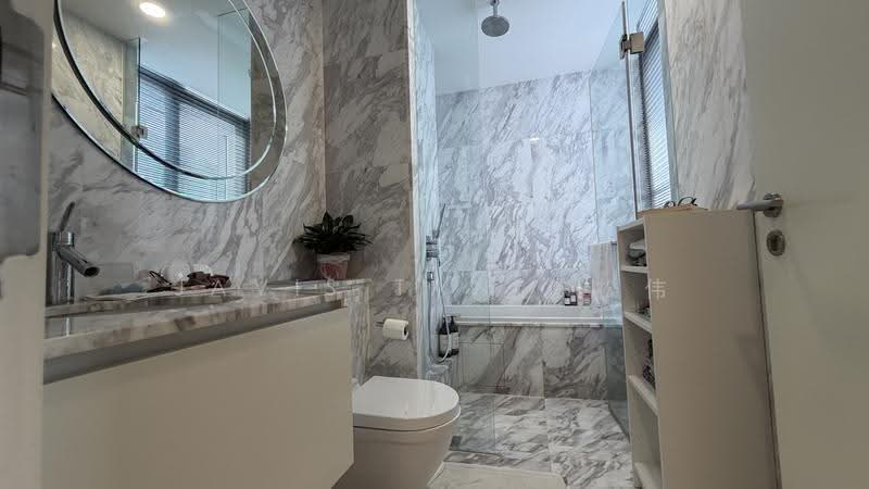 VIVA, 2 Suffolk Walk, Newton / Novena, 2 Bedrooms, 1,044 sqft, Condominium For Sale, by Javis Tan 陈松伟, 500244112 - Master Bathroom - PropertyGuru.com.sg