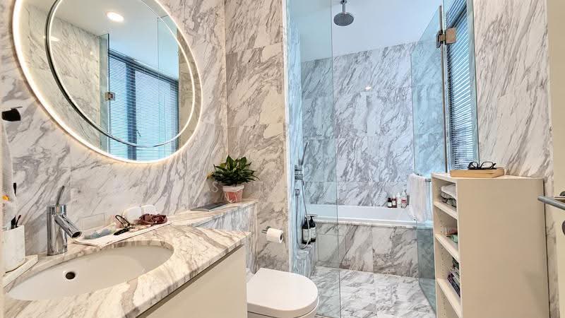 VIVA, 2 Suffolk Walk, Newton / Novena, 2 Bedrooms, 1,044 sqft, Condominium For Sale, by Javis Tan 陈松伟, 500244112 - Bathroom - PropertyGuru.com.sg