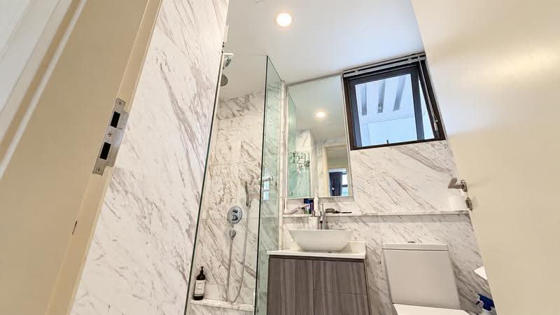 VIVA, 2 Suffolk Walk, Newton / Novena, 2 Bedrooms, 1,044 sqft, Condominium For Sale, by Javis Tan 陈松伟, 500244112 - Bathroom - PropertyGuru.com.sg