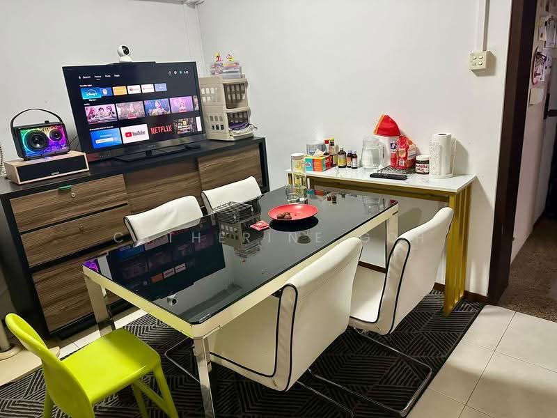 586 Woodlands Drive 16, 586 Woodlands Drive 16, Admiralty / Woodlands, Room Rental, 150 sqft, HDB Flat For Rent, by Catherine Goh, 500244147 - Dining Room - PropertyGuru.com.sg