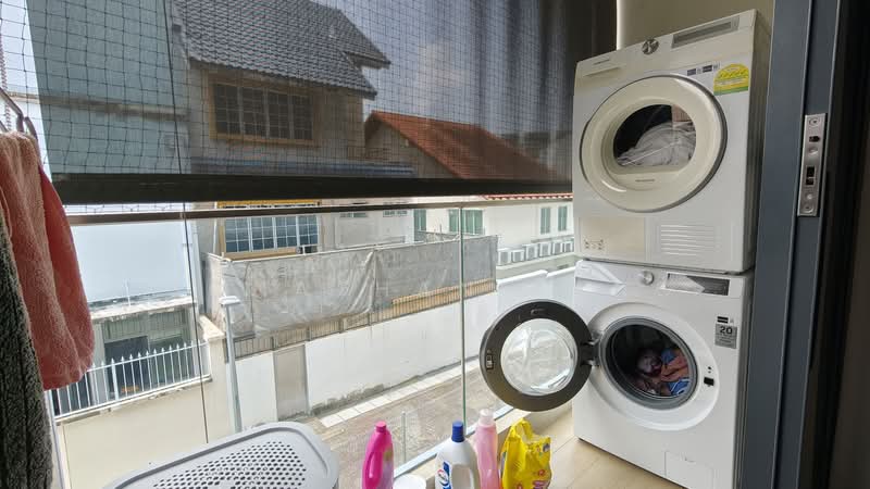 Vibes @ Upper Serangoon, 488 Upper Serangoon Road, 1 Bedroom, 441 sqft, Apartment For Sale, by Jonathan Kang, 500244167 - Balcony - PropertyGuru.com.sg