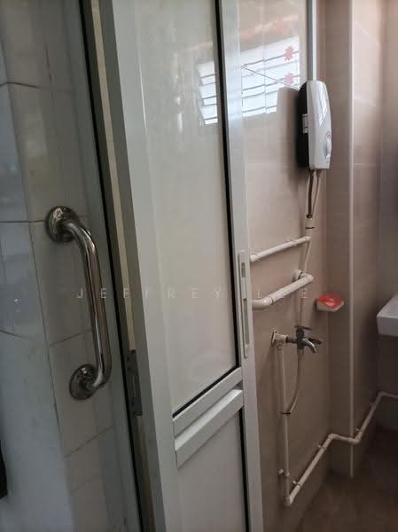 931 Jurong West Street 92, 931 Jurong West Street 92, Room Rental, 150 sqft, HDB Flat For Rent, by Jeffrey Lee, 500244183 - Bathroom - PropertyGuru.com.sg