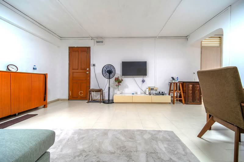 307 Serangoon Avenue 2, 307 Serangoon Avenue 2, 3 Bedrooms, 980 sqft, HDB Flat For Sale, by Michelle Tan, 500244208 - Living Room - PropertyGuru.com.sg