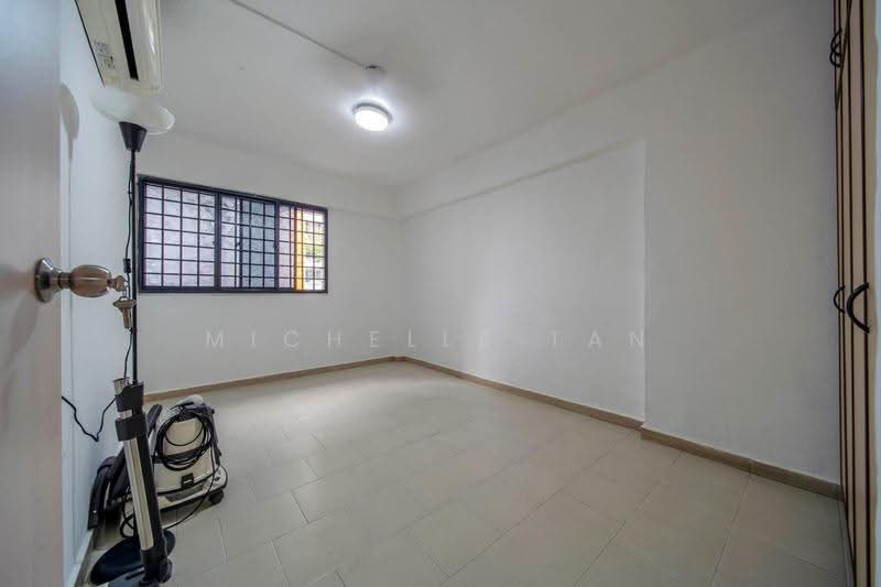 307 Serangoon Avenue 2, 307 Serangoon Avenue 2, 3 Bedrooms, 980 sqft, HDB Flat For Sale, by Michelle Tan, 500244208 - Bedroom - PropertyGuru.com.sg