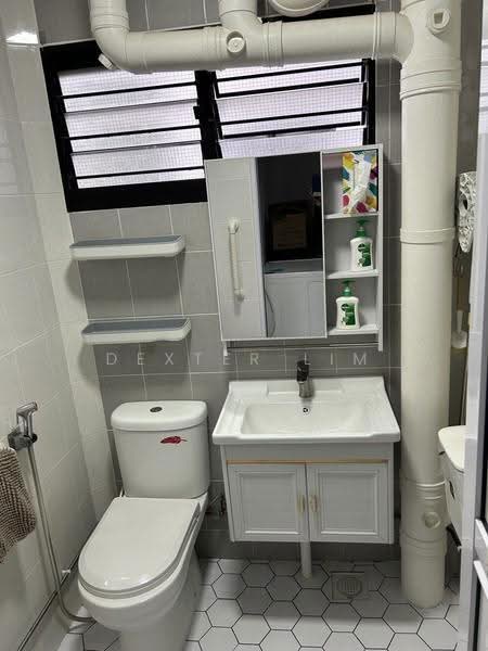 821 Woodlands Street 82, 821 Woodlands Street 82, 2 Bedrooms, 572 sqft, HDB Flat For Rent, by Dexter Lim, 500244236 - Bathroom - PropertyGuru.com.sg