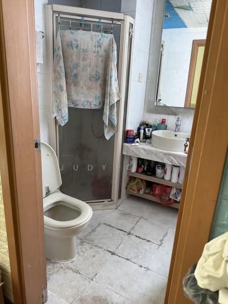 Hillview Regency, 28 Bukit Batok East Avenue 2, 3 Bedrooms, 1,195 sqft, Condominium For Sale, by Judy Ong, 500244247 - Bathroom - PropertyGuru.com.sg