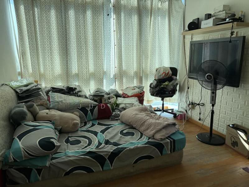 Hillview Regency, 28 Bukit Batok East Avenue 2, 3 Bedrooms, 1,195 sqft, Condominium For Sale, by Judy Ong, 500244247 - Bedroom - PropertyGuru.com.sg