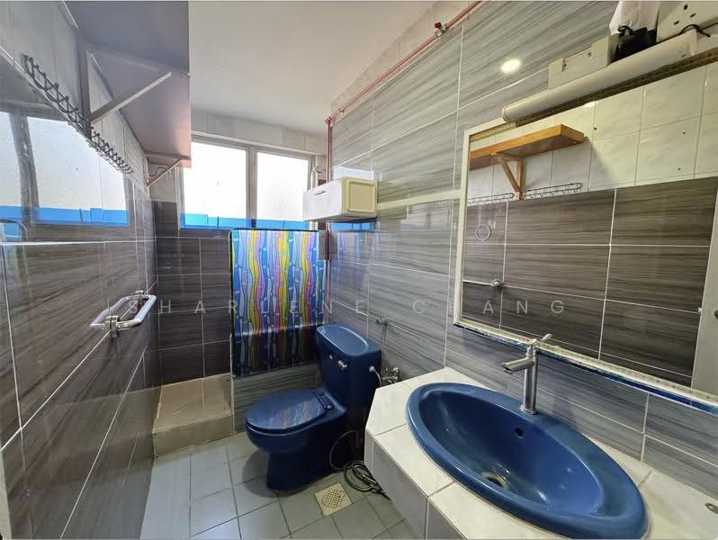Sunbird View, 183A Sunbird Road, 3 Bedrooms, 1,356 sqft, Apartment For Sale, by Sharlene Chang, 500244252 - Master Bathroom original - PropertyGuru.com.sg