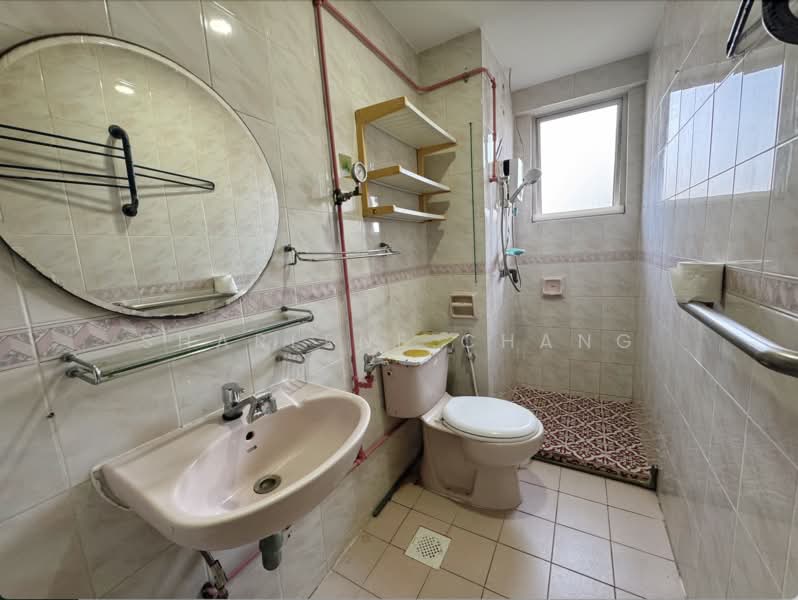 Sunbird View, 183A Sunbird Road, 3 Bedrooms, 1,356 sqft, Apartment For Sale, by Sharlene Chang, 500244252 - Common Bathroom original - PropertyGuru.com.sg