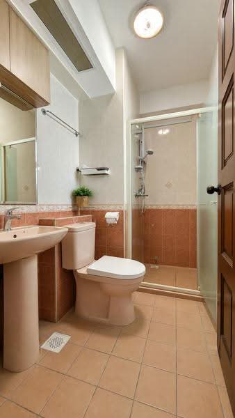 132 Edgedale Plains, 132 Edgedale Plains, Hougang / Punggol / Sengkang, 3 Bedrooms, 1,194 sqft, HDB Flat For Sale, by Khai ., 500244283 - Bathroom - PropertyGuru.com.sg