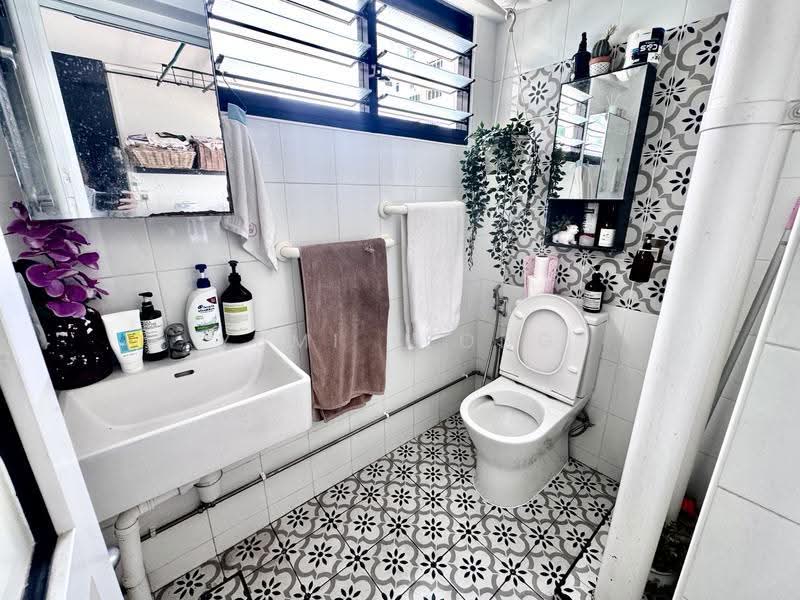 EA / Jumbo Near Marsiling MRT, Marsiling Road, 4 Bedrooms, 1,830 sqft, HDB Flat For Sale, by Yumi Leong, 500244309 - Bathroom - PropertyGuru.com.sg
