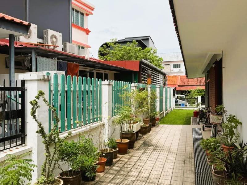 AFFORDABLE CORNER-TERRACE NEAR MRT, 1-2 KM To Tao Nan, Haig Girls' & 1 KM to St Stephen's Schools, 4 Bedrooms, 2,000 sqft, Corner Terrace For Sale, by Benjamin Soh, 500244334 - Exterior - PropertyGuru.com.sg