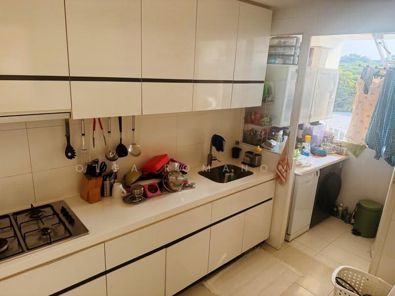 The Interlace, 180 Depot Road, 2 Bedrooms, 1,345 sqft, Condominium For Rent, by Olga Romanova, 500244341 - Kitchen - PropertyGuru.com.sg