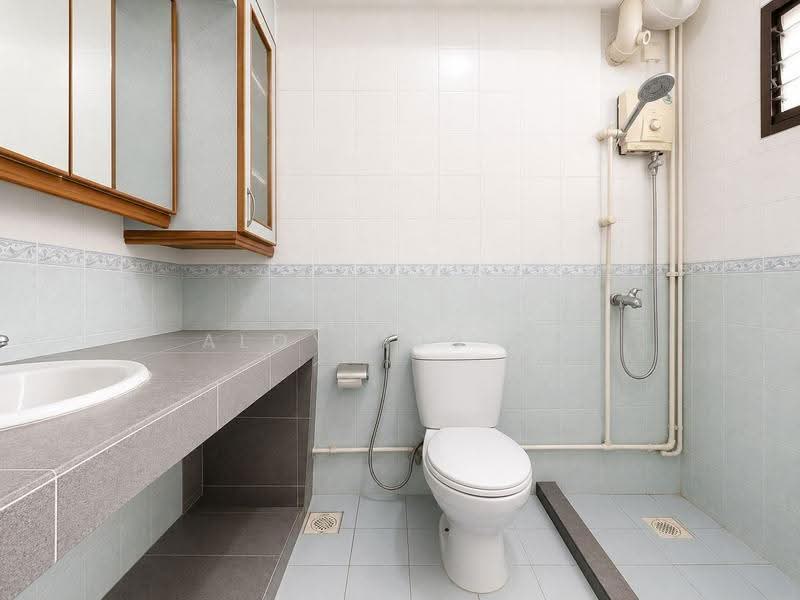 323A Sengkang East Way, 323A Sengkang East Way, Hougang / Punggol / Sengkang, 3 Bedrooms, 1,184 sqft, HDB Flat For Sale, by Aloysius Ng, 500244354 - Bathroom - PropertyGuru.com.sg