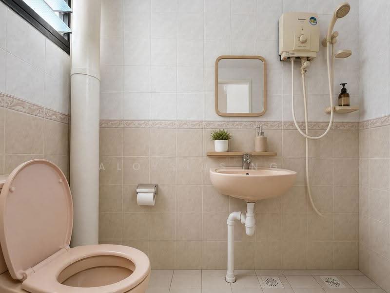 323A Sengkang East Way, 323A Sengkang East Way, Hougang / Punggol / Sengkang, 3 Bedrooms, 1,184 sqft, HDB Flat For Sale, by Aloysius Ng, 500244354 - Bathroom - PropertyGuru.com.sg