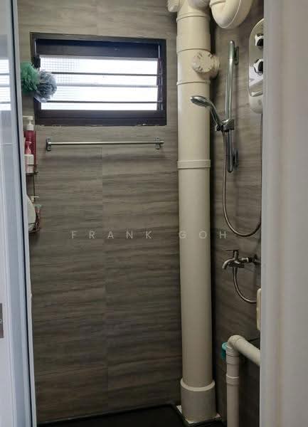 214 Lorong 8 Toa Payoh, 214 Lorong 8 Toa Payoh, 3 Bedrooms, 881 sqft, HDB Flat For Sale, by Frank Goh, 500244359 - Bathroom - PropertyGuru.com.sg